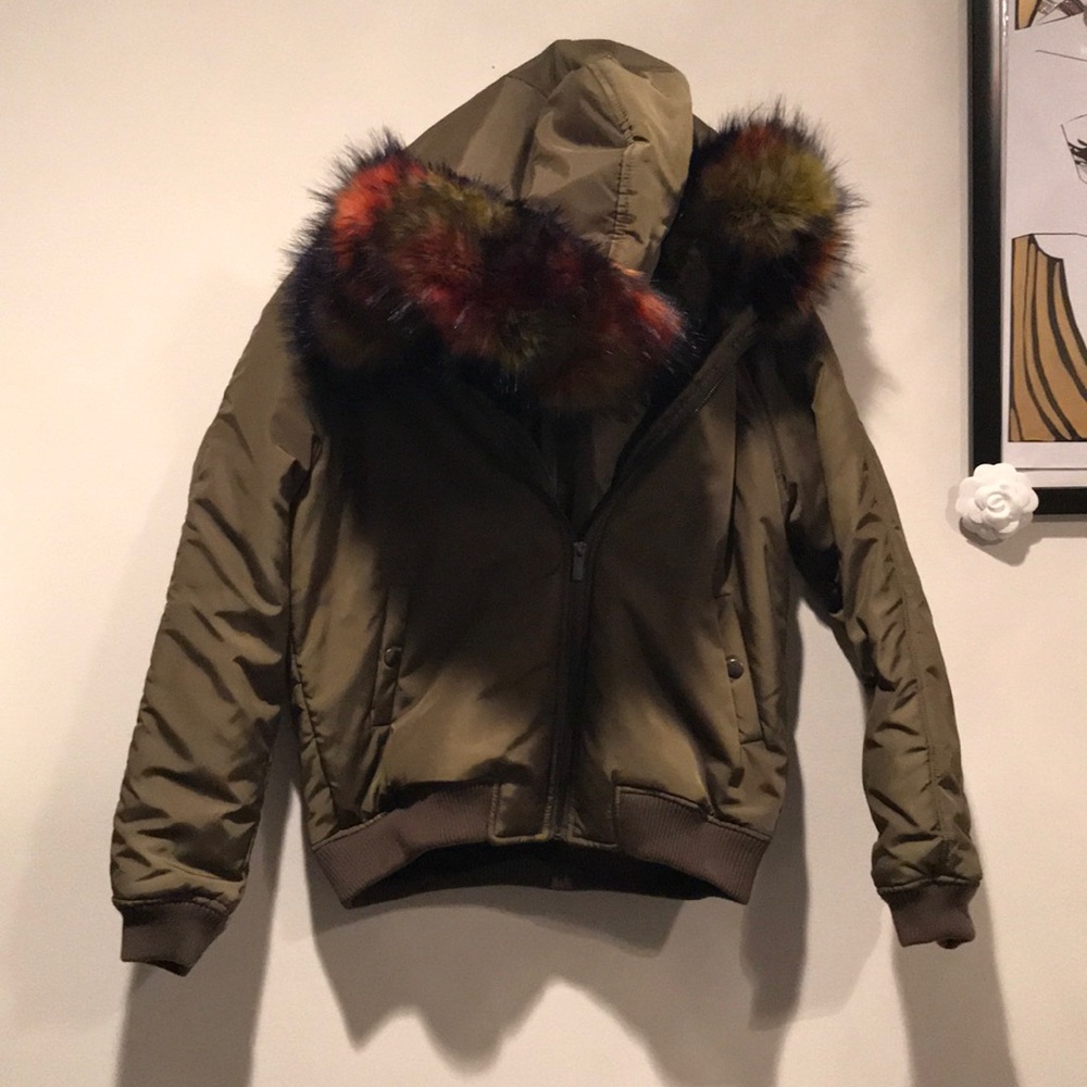 ARMY GREEN BOMBER w/ FUR HOOD